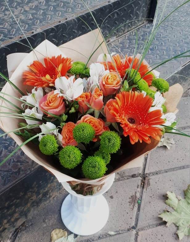 Букет цветов из: Герберы, Хризантемы, Альстромерии и Розы в Карабаш Республики Татарстан