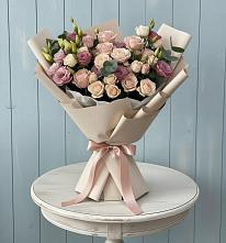 Букет цветов из:  Розы и Лизиантусы в Карабаш Республики Татарстан