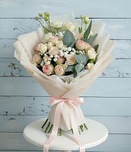 Букет цветов из:  Розы и Лизиантусы #REPLACE_PRED# Карабаш Республики Татарстан