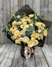 Букет цветов из:  Розы и Лизиантусы в Карабаш Республики Татарстан