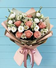 Букет цветов из:  Розы, Альстромерии и Лизиантусы в Карабаш Республики Татарстан