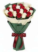 Букет Микс из красных и белых роз в Карабаш Республики Татарстан