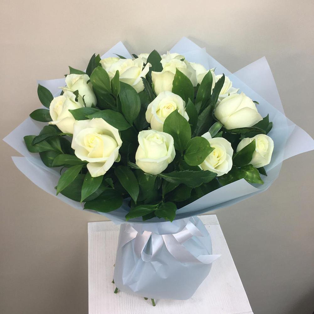 Букет 15 Белых роз Проуд в Карабаш Республики Татарстан