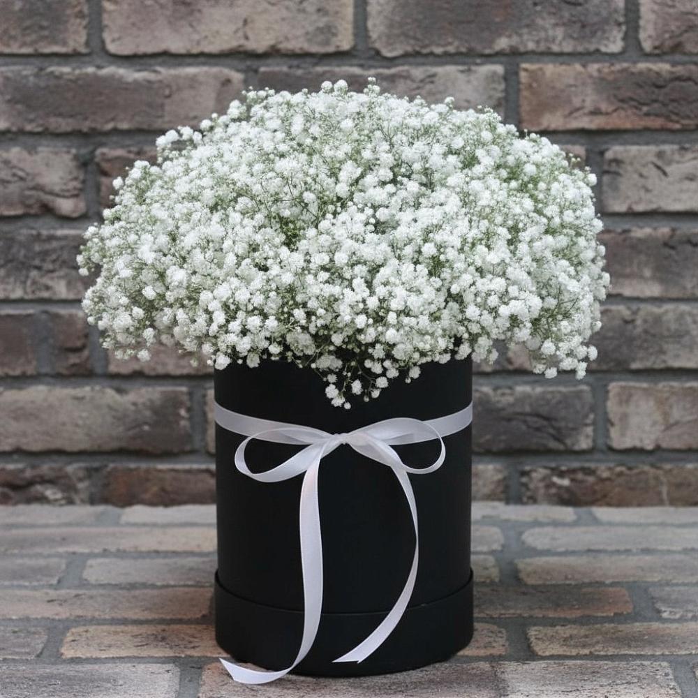 Цветочная композиция из Гипсофила в шляпной коробке в Карабаш Республики Татарстан