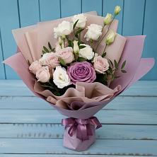 Букет цветов из:  Розы и Лизиантусы в Карабаш Республики Татарстан