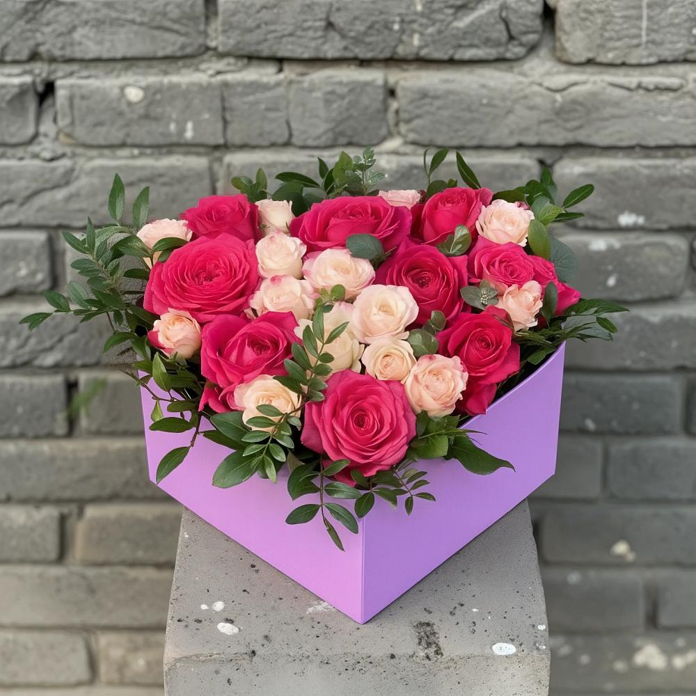 Цветочная композиция из Розы в коробке в Карабаш Республики Татарстан