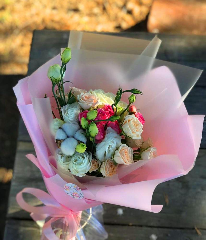 Букет цветов из: Розы и Лизиантусы в Карабаш Республики Татарстан