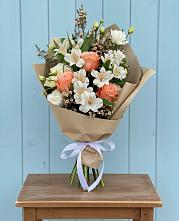 Букет цветов из:  Альстромерии, Лизиантусы, Розы и Хризантемы в Карабаш Республики Татарстан