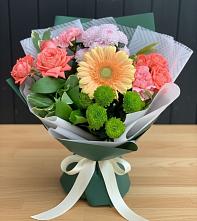Букет цветов из:  Гвоздики, Розы, Герберы и Хризантемы в Карабаш Республики Татарстан