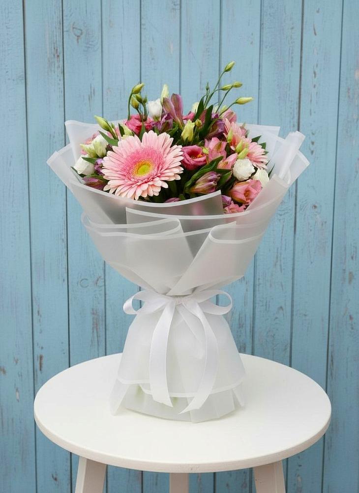 Букет цветов из: Герберы, Альстромерии и Лизиантусы в Карабаш Республики Татарстан