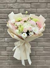 Букет цветов из:  Гвоздики, Розы, Лизиантусы и Хризантемы в Карабаш Республики Татарстан
