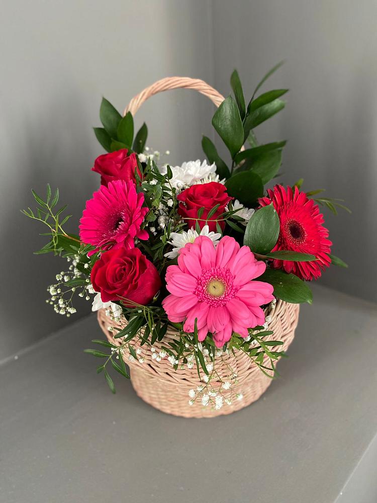 Цветочная композиция из Розы, Хризантемы и Герберы в корзине в Карабаш Республики Татарстан