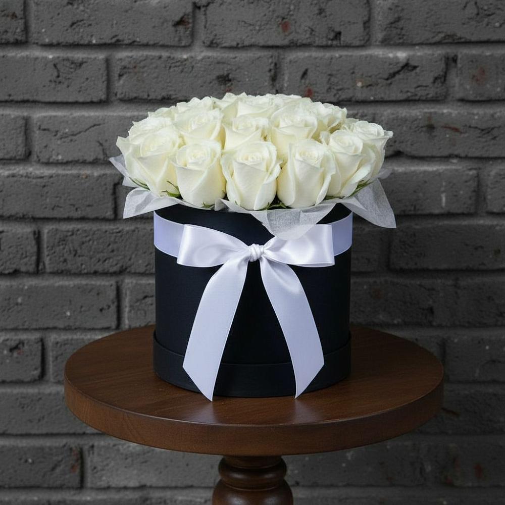 Цветочная композиция из Розы в шляпной коробке в Карабаш Республики Татарстан