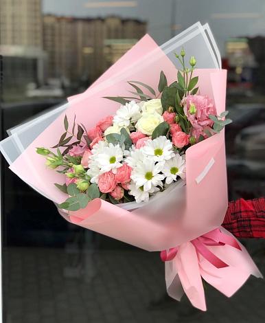 Букет цветов из: Розы, Лизиантусы и Хризантемы в Карабаш Республики Татарстан