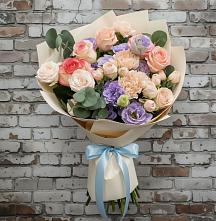 Букет цветов из:  Розы, Лизиантусы и Гвоздики в Карабаш Республики Татарстан